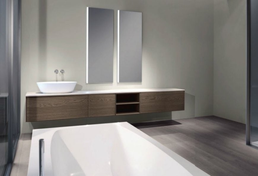 Specchio e mobile bagno eleganti, design minimalista.